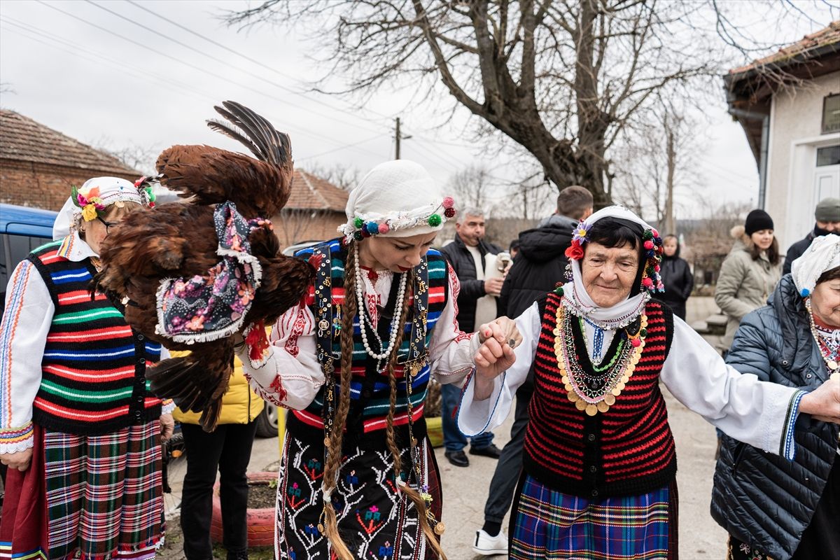 
Proslava Dana pijetla - Petljovden, kada ljudi žrtvuju pijetlove, narodni je praznik u Bugarskoj koji se obilježava 2. februara i posvećen je zdravlju i plodnosti muškog potomstva