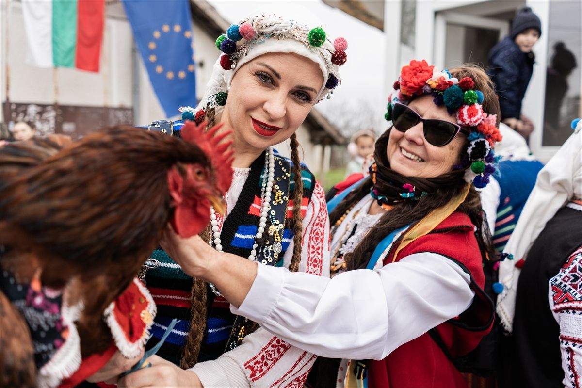 
Proslava Dana pijetla - Petljovden, kada ljudi žrtvuju pijetlove, narodni je praznik u Bugarskoj koji se obilježava 2. februara i posvećen je zdravlju i plodnosti muškog potomstva
