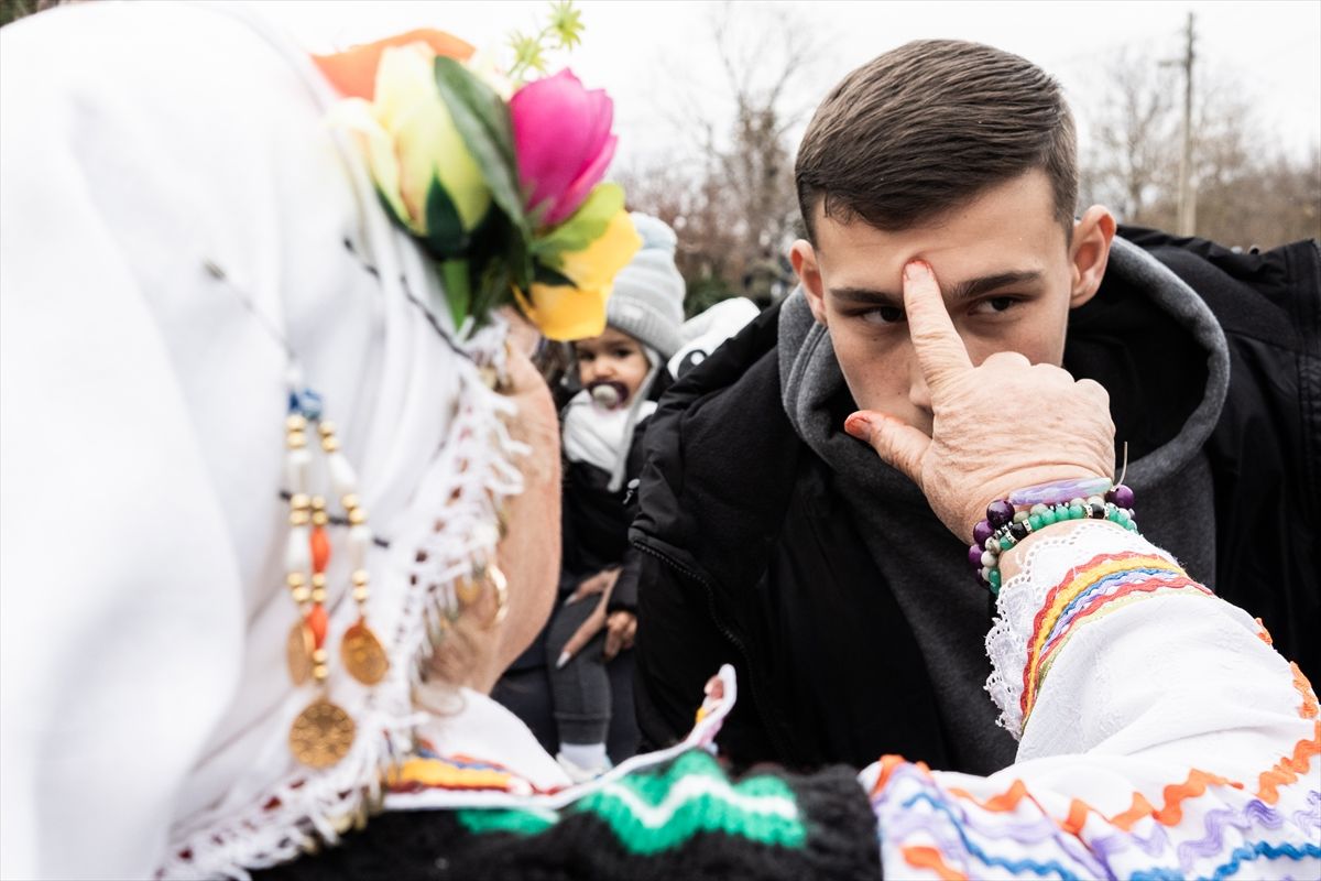 
Proslava Dana pijetla - Petljovden, kada ljudi žrtvuju pijetlove, narodni je praznik u Bugarskoj koji se obilježava 2. februara i posvećen je zdravlju i plodnosti muškog potomstva