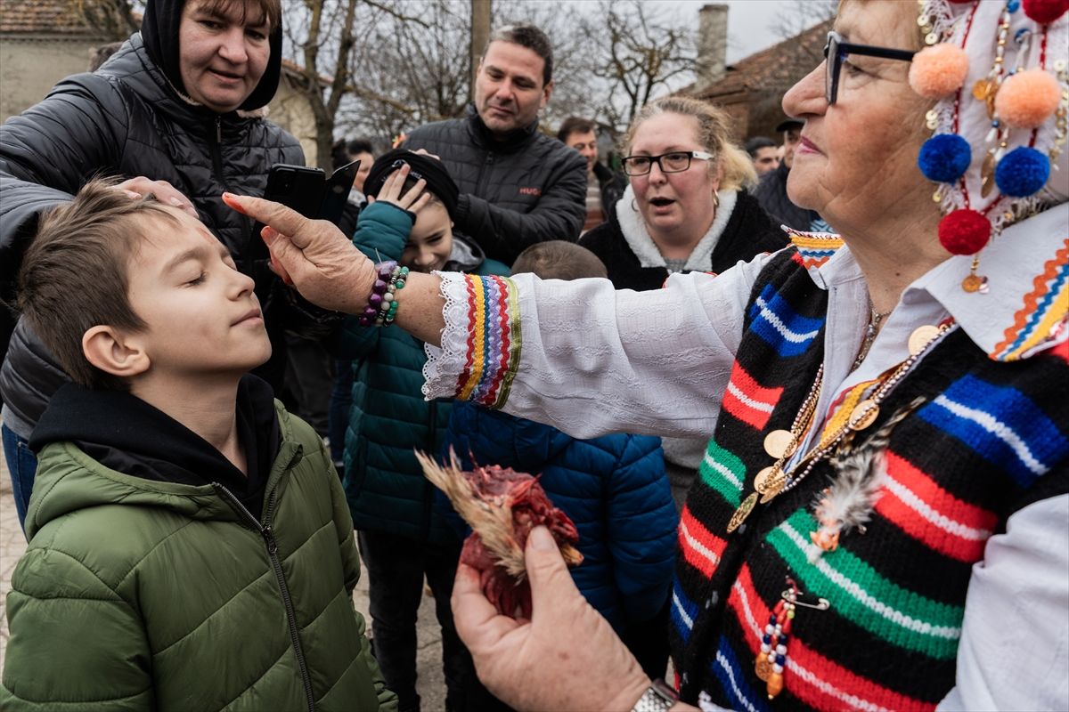 
Proslava Dana pijetla - Petljovden, kada ljudi žrtvuju pijetlove, narodni je praznik u Bugarskoj koji se obilježava 2. februara i posvećen je zdravlju i plodnosti muškog potomstva