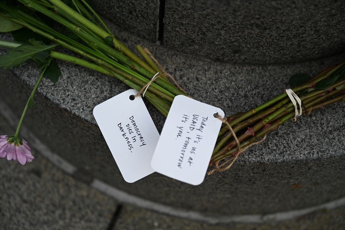 Protest je uslijedio nakon što je milijarder Elon Musk potvrdio da je Trump pristao da zatvori agenciju.