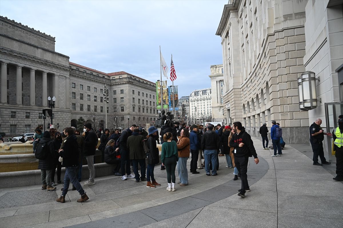 Protest je uslijedio nakon što je milijarder Elon Musk potvrdio da je Trump pristao da zatvori agenciju.