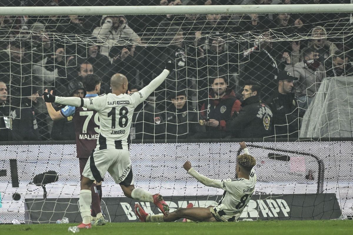 Nakon 24 odigrana kola, Besiktas je peti na tabeli turskog prvenstva sa 38 bodova, dok je Trabzonspor deveti sa devet bodova manje
