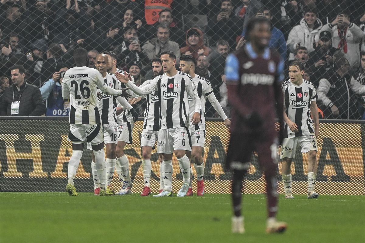 Nakon 24 odigrana kola, Besiktas je peti na tabeli turskog prvenstva sa 38 bodova, dok je Trabzonspor deveti sa devet bodova manje
