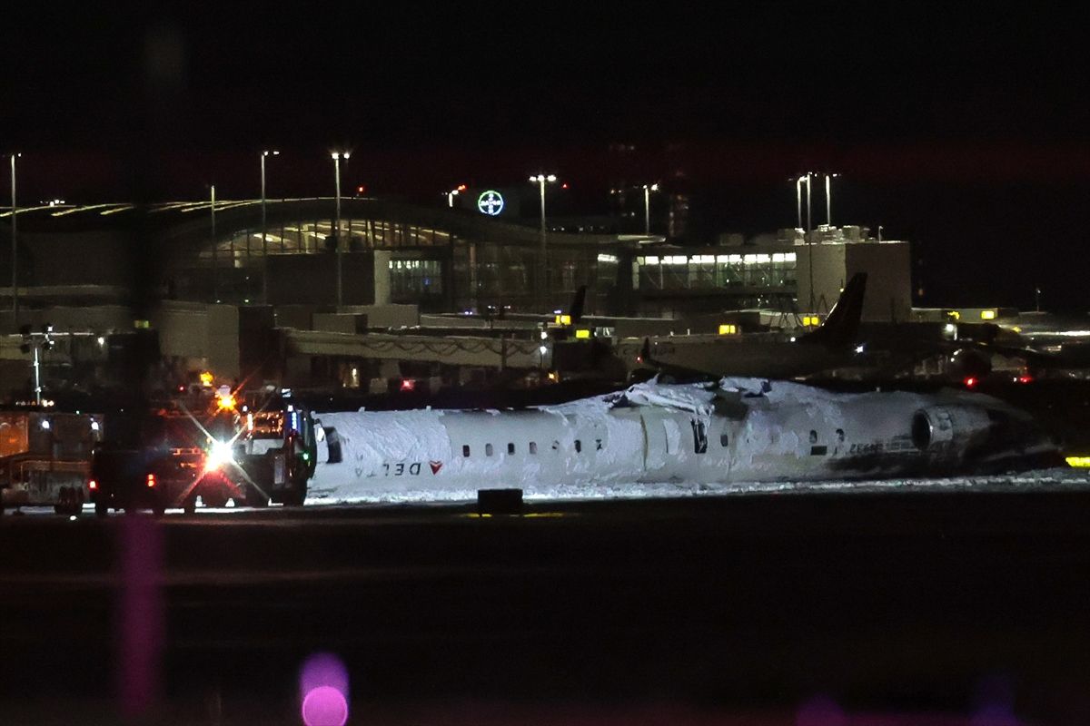 Izvršna direktorica aerodroma Deborah Flint izjavila je novinarima da je avion, koji je poletio iz američkog grada Minneapolisa, prevozio četiri člana posade i 76 putnika