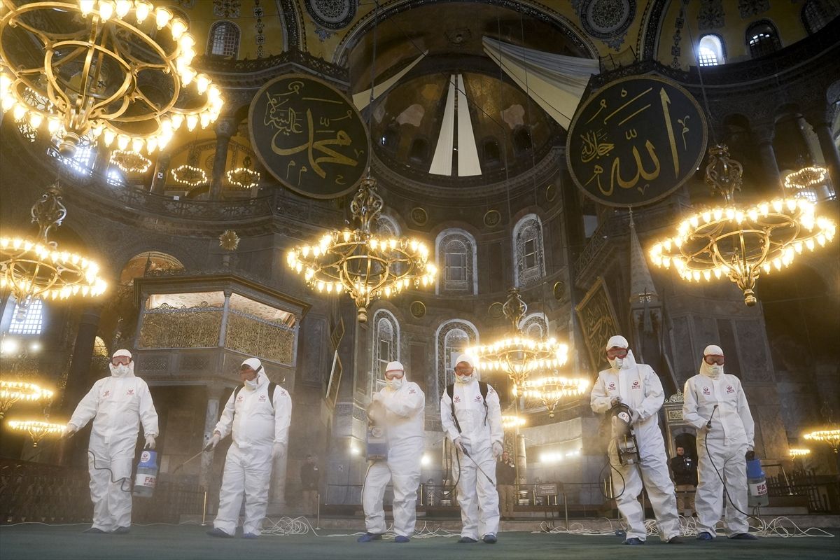 Kao jedna od najposjećenijih turističkih destinacija u Istanbulu, Aja Sofija je od 1985. godine uvrštena na UNESCO-ovu listu svjetske kulturne baštine.