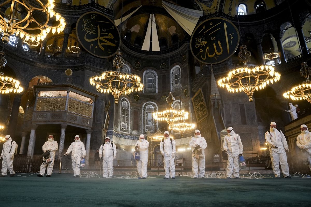 Istanbulska ljepotica Aja Sofija očišćena i namirisana uoči ramazana