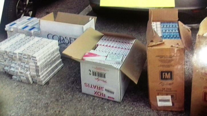 Kako je u ponedjeljak objavljeno iz Carinske uprave RH, cigarete su bile sakrivane u poluprikolici, u kutijama s robom koja je prijavljena prilikom ulaska u EU.