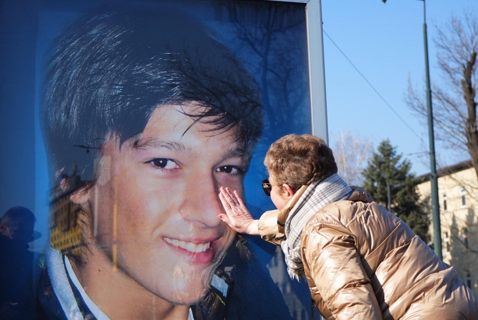 Porodica i prijatelji su se danas prisjetili Mrnjavca polaganjem cvijeća na mjestu gdje je on preminuo