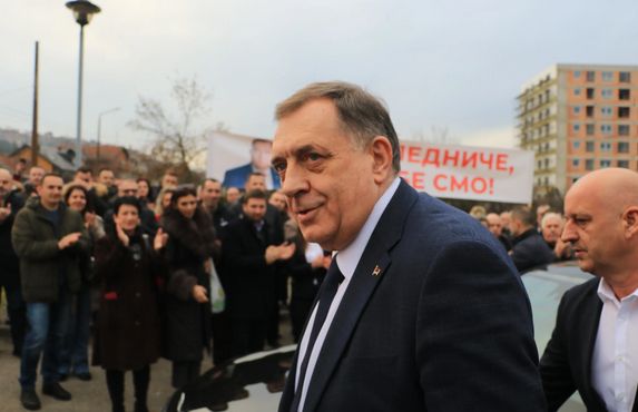 Tokom trajanja ročišta, nije dozvoljeno napuštanje sudnice, a strogo je zabranjeno unošenje bilo kakve tehničke opreme, uključujući mobilne telefone, kamere i fotoaparate