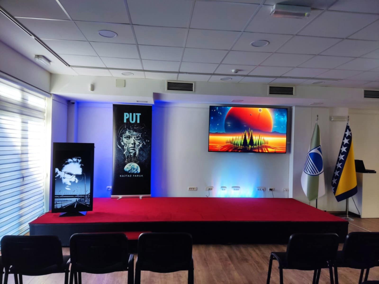 Kajtaz ističe kako je roman “Put“ svojevrsni poziv na postavljanje važnih pitanja o budućnosti čovjeka kao vrste.