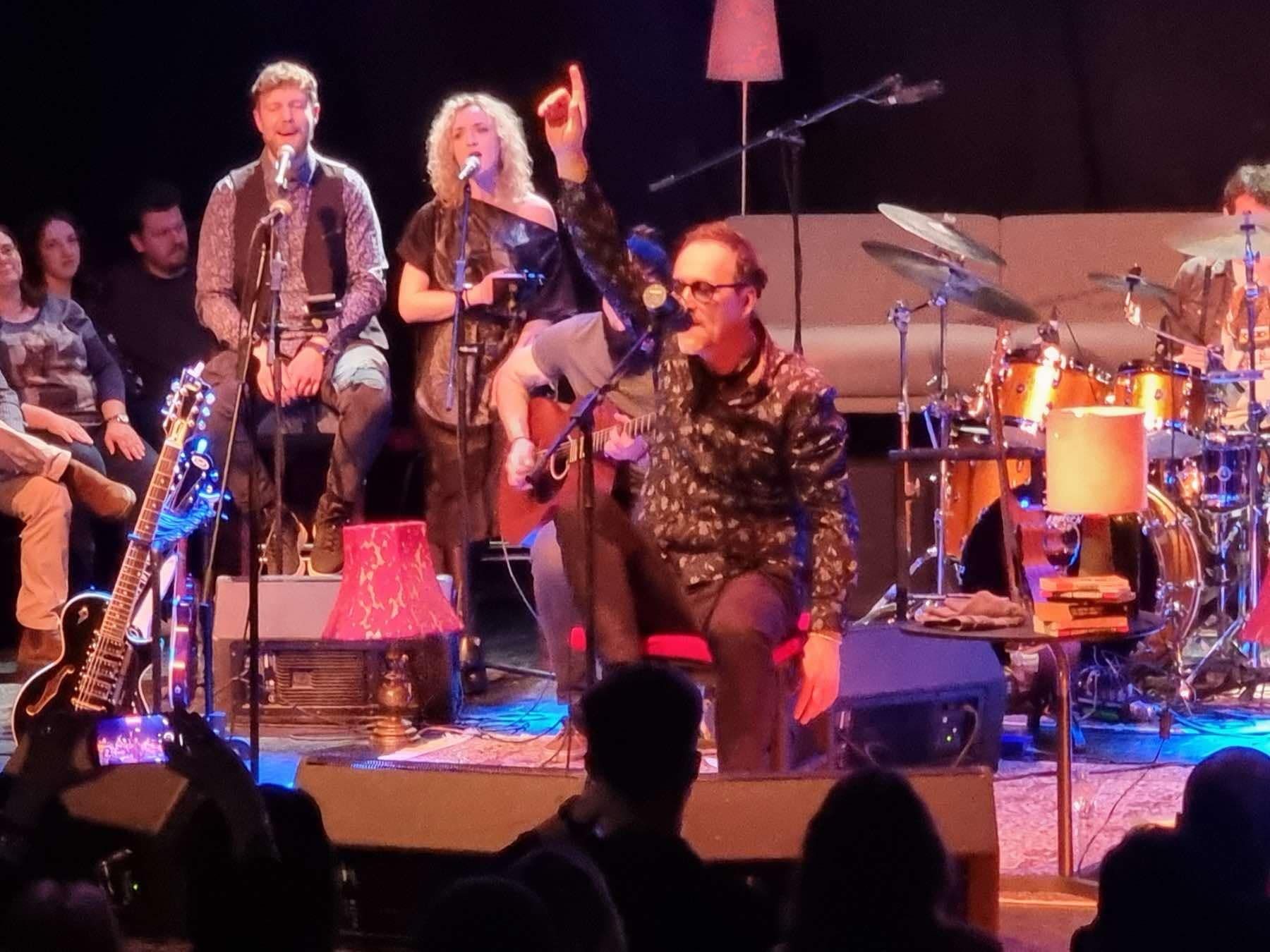 Ovo je, zasigurno, večer kada mnogima srce posebno udara, slavi se ljubav, umjetnost i autentičan zvuk sarajevske rock scene