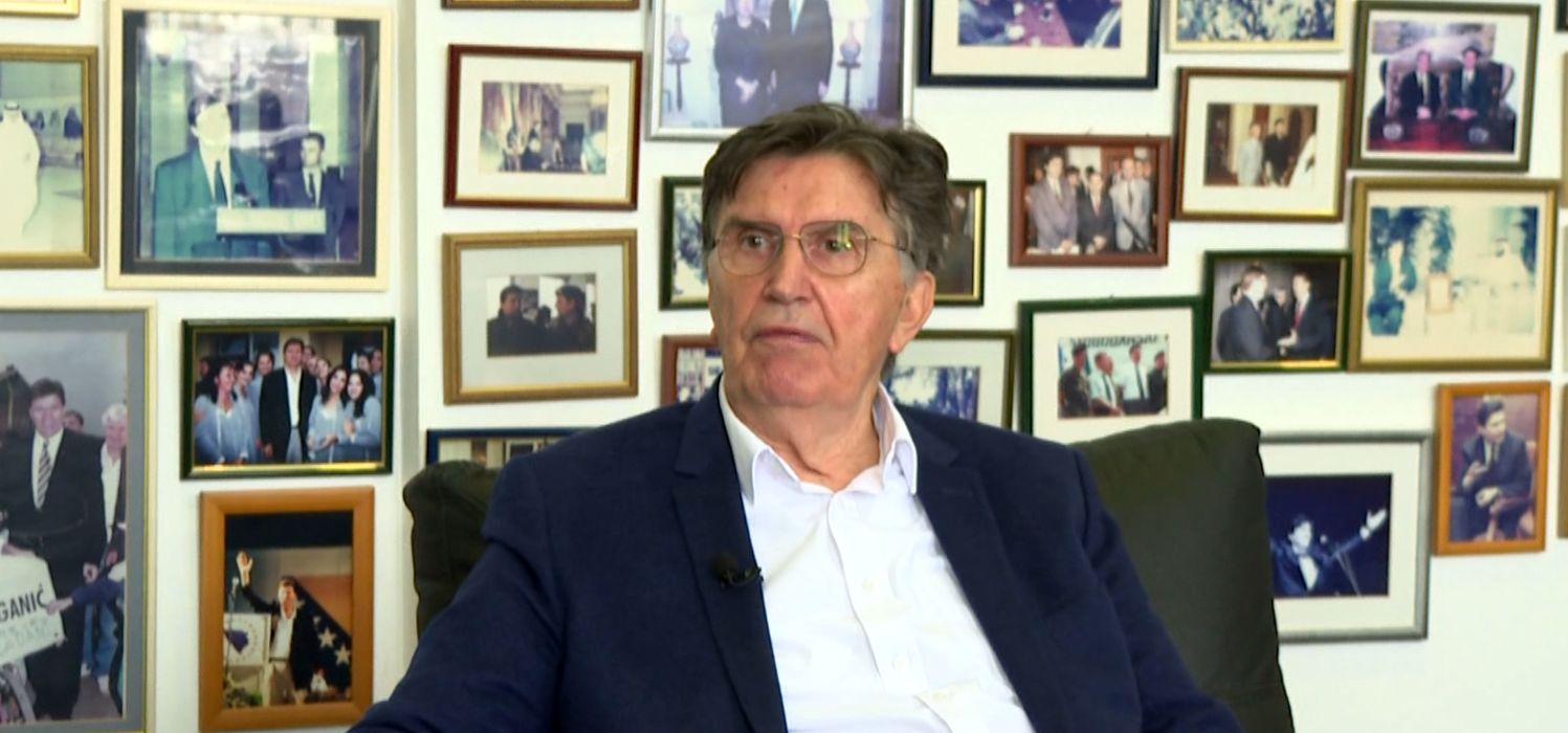 Ratni član Predsjedništva RBiH, akademik Ejup Ganić sarađivao je sa prof. Francis Boyle-om za kojeg kaže da je bio jedan od od najboljih profesora zaštite ljudskih prava u svijetu 
