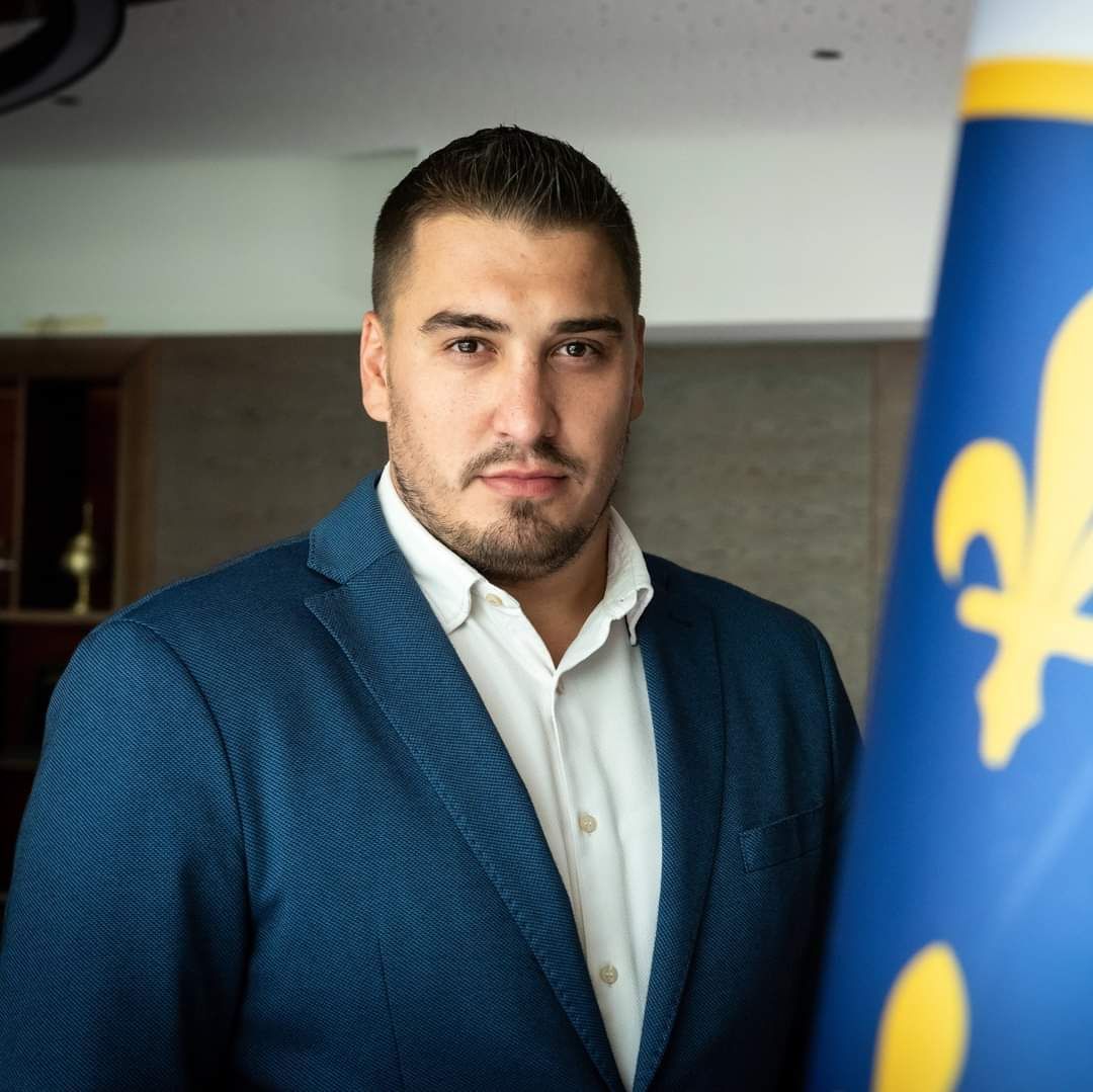 U naslovu je poručio da Dayton i ne mora opstati, ali Bosna i Hercegovina će opstati, uprkos Vulinima i Dodicima.