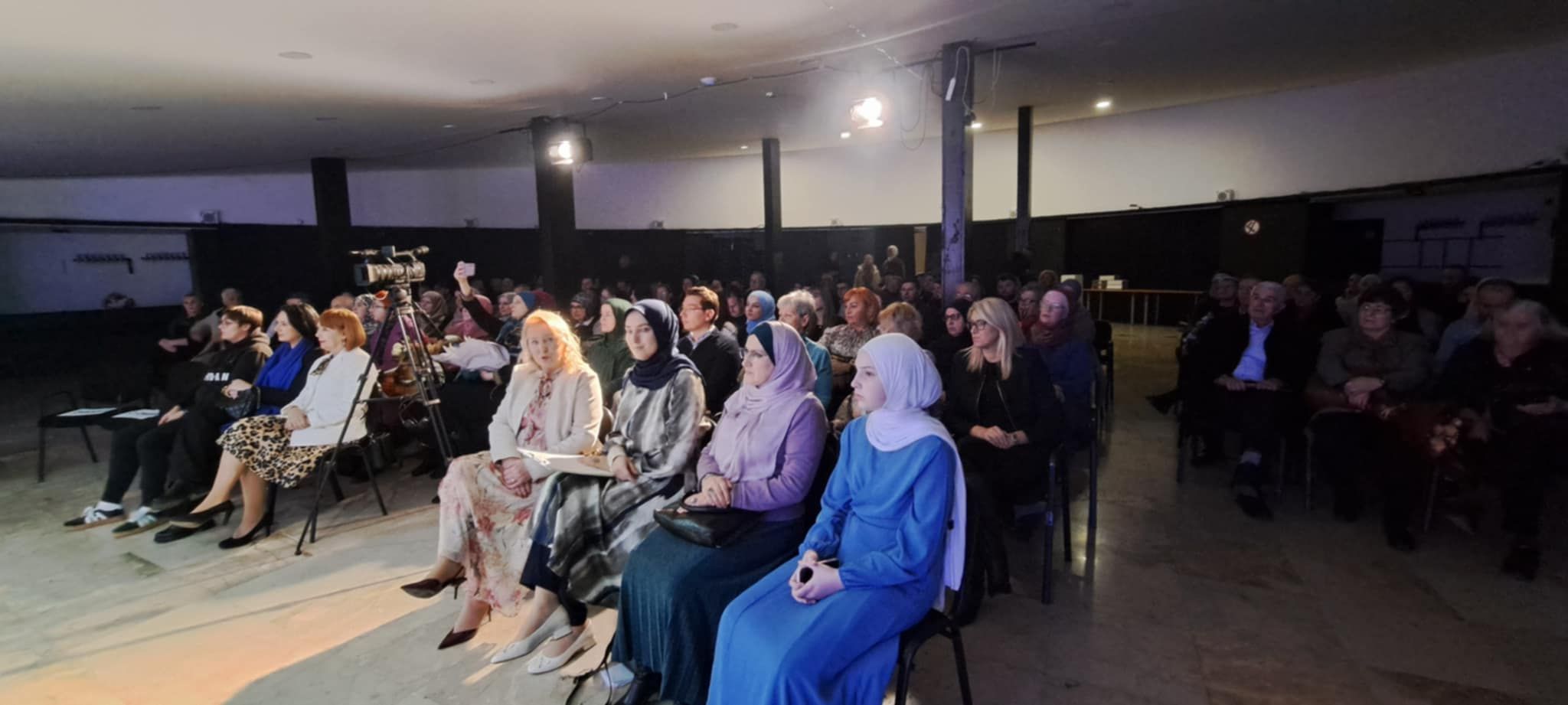 Mnoge bosanskohercegovačke žene su odnijele istinu u grob. Zehra je imala priliku napustiti Bosnu i Hercegovinu, ali odlučila je ostati i voditi borbu. 