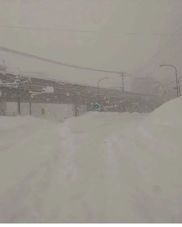 Rekordne snježne padavine u Japanu: Palo 120 cm snijega u svega nekoliko sati