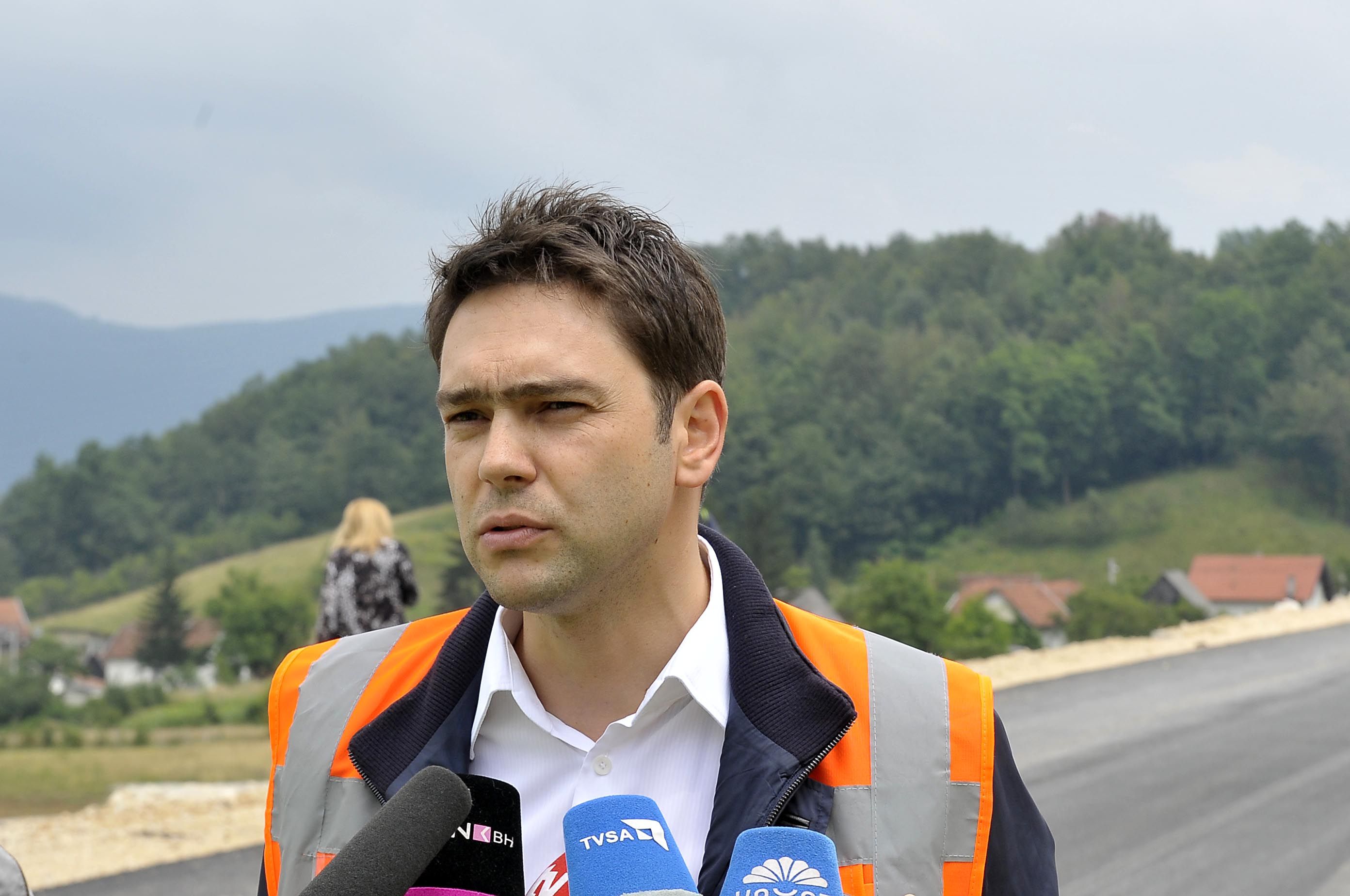 Akcija se sprovodi po nalogu Tužilaštva HNK u Hercegovačko-neretvanskom kantonu, Kantonu Sarajevo, Tuzlanskom i Srednjobosanskom kantonu.