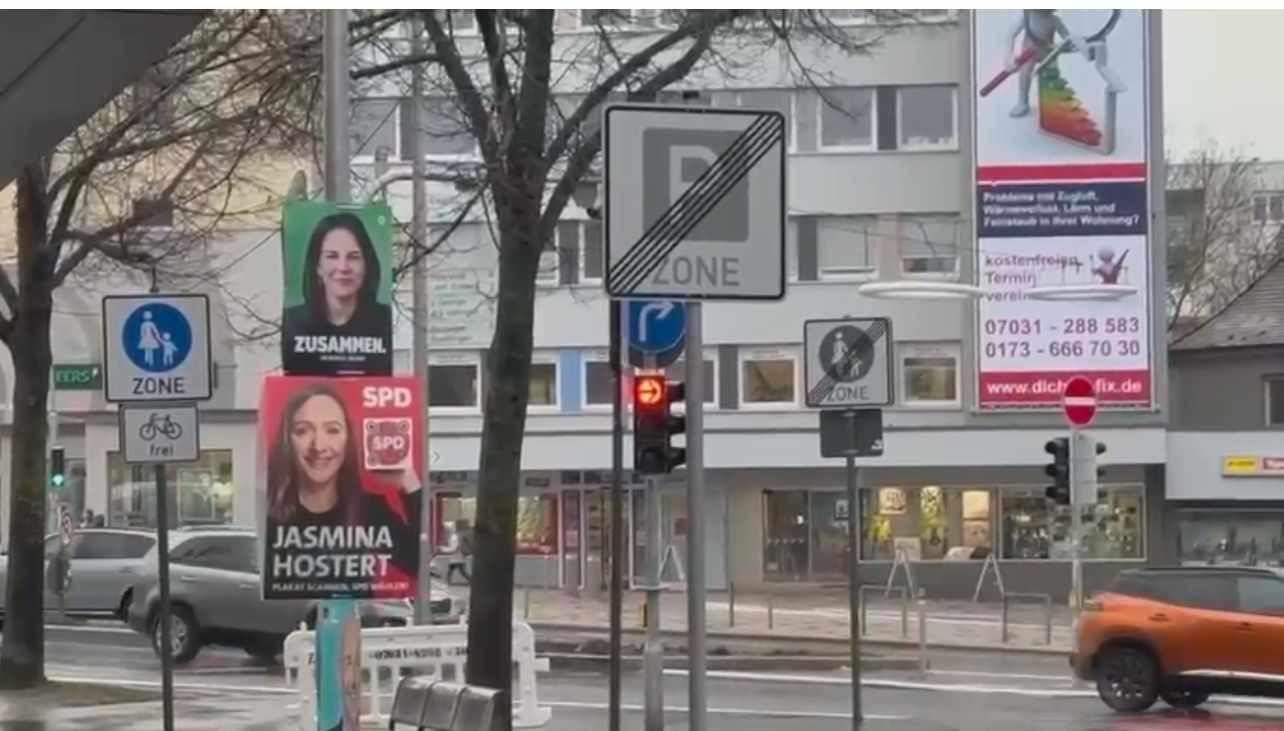 Jasmina će podijeliti svoja iskustva iz političkog djelovanja, objasniti izazove koje donosi balansiranje između javnog angažmana i privatnog života kao majke s dvoje djece