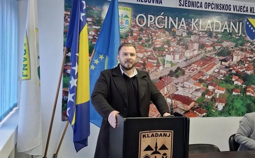 Već ranije, Kavazović Emir koji je bio najmlađi vijećnik Općine Kladanj, odlučio je svoj paušal preusmjeriti ka stipendijama za učenike u Kladnju. 