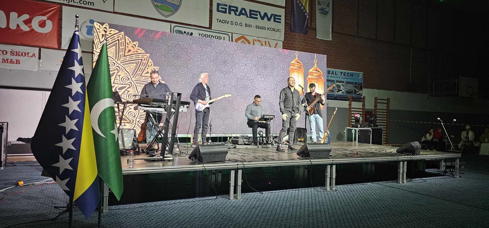 Na početku večerašnje manifestacije odlomke iz Kur'ana Časnog proučio je hfz. Kerim Nuhanović podsjećajući na važnost i obaveznost ramazanskog posta