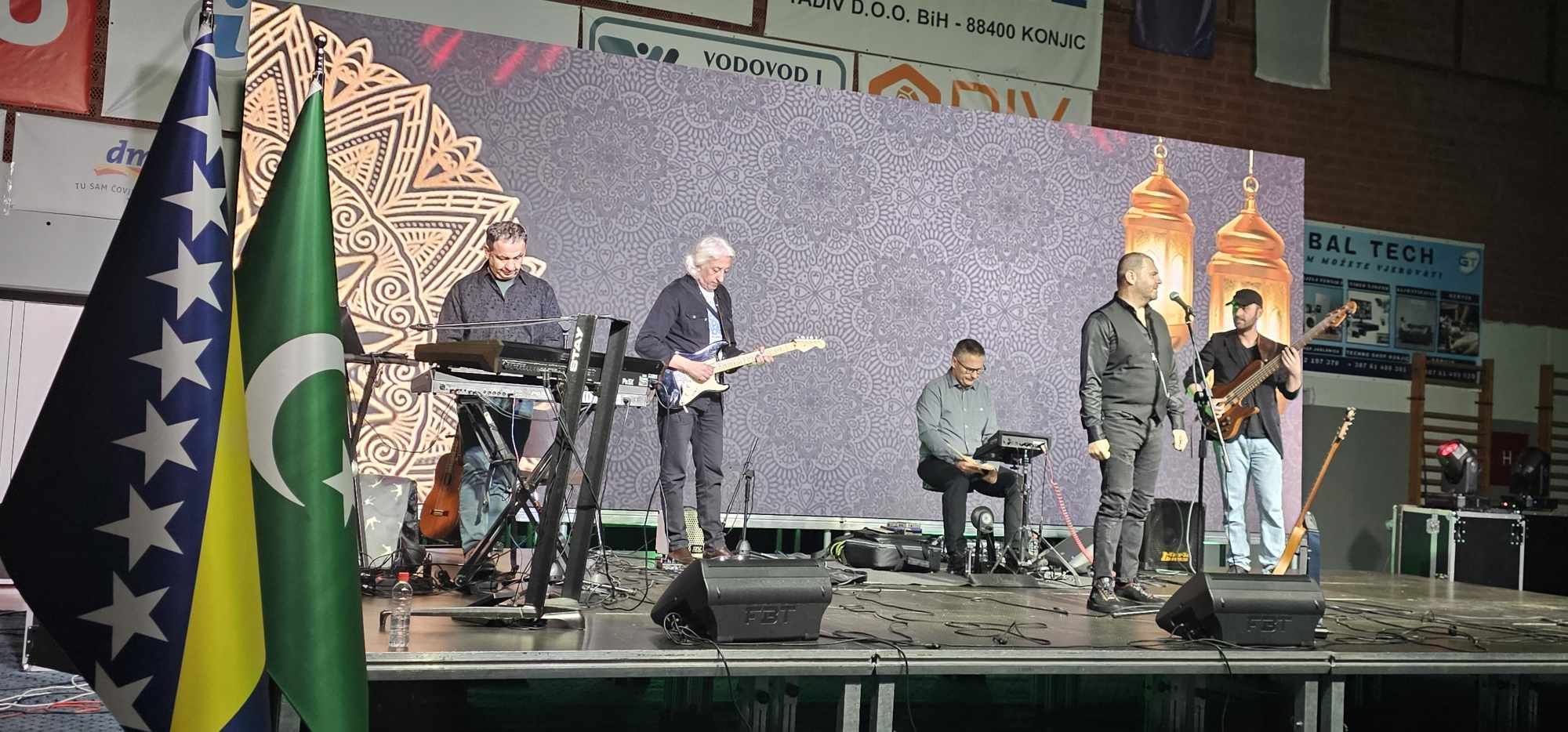 Na početku večerašnje manifestacije odlomke iz Kur'ana Časnog proučio je hfz. Kerim Nuhanović podsjećajući na važnost i obaveznost ramazanskog posta