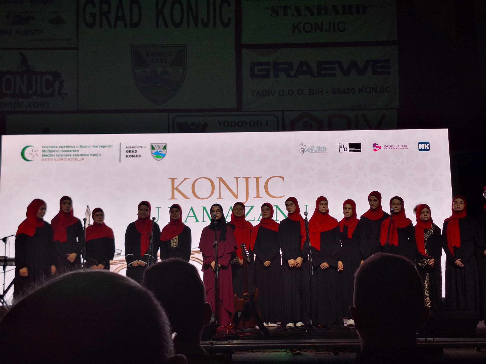 Na početku večerašnje manifestacije odlomke iz Kur'ana Časnog proučio je hfz. Kerim Nuhanović podsjećajući na važnost i obaveznost ramazanskog posta