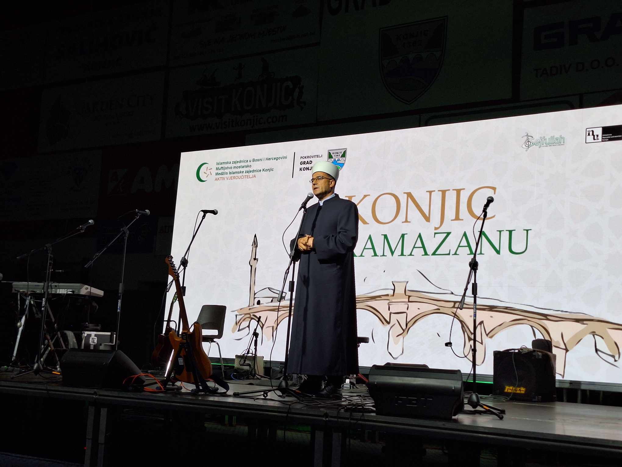 Na početku večerašnje manifestacije odlomke iz Kur'ana Časnog proučio je hfz. Kerim Nuhanović podsjećajući na važnost i obaveznost ramazanskog posta