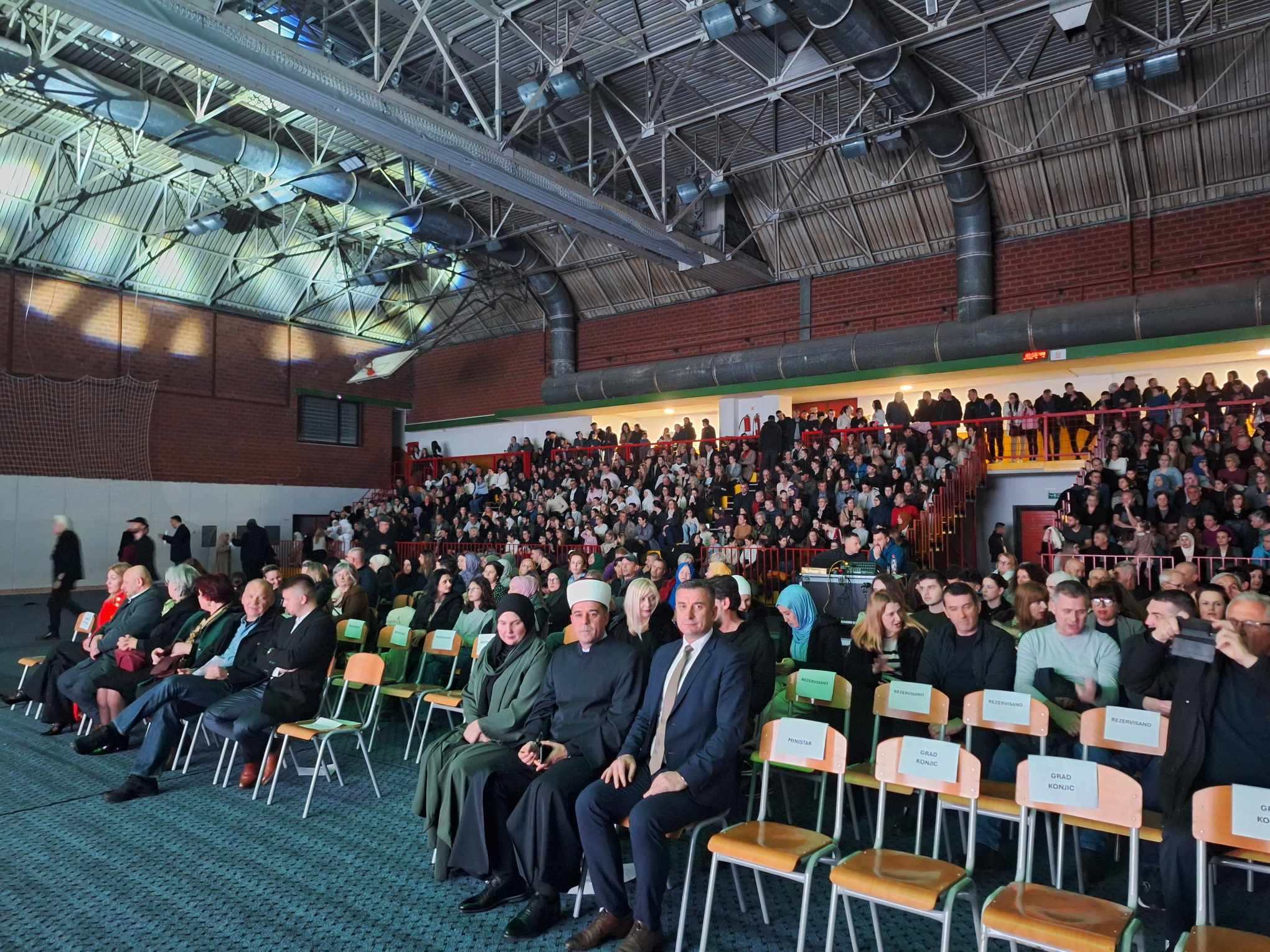 Na početku večerašnje manifestacije odlomke iz Kur'ana Časnog proučio je hfz. Kerim Nuhanović podsjećajući na važnost i obaveznost ramazanskog posta