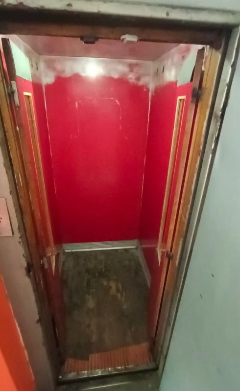 Prijetio ubistvom i vađenjem očiju: Osuđen opasni manijak koji je silovao djevojku u liftu