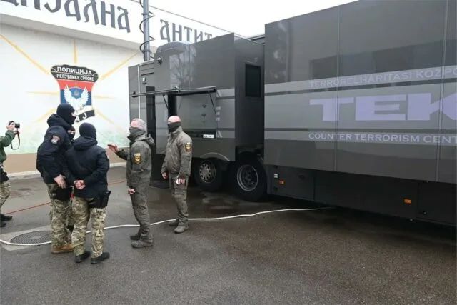 Fotografije koje je objavio MUP RS-a pokazuju specijalizirana vozila i pripadnike mađarske antiterorističke jedinice TEK u Banjoj Luci.