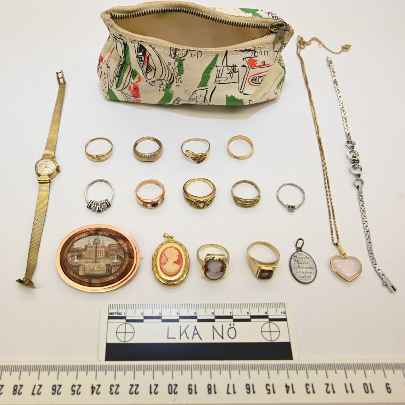 Amela govorila da skida kletve, u kući joj našli zlato i novac žrtava