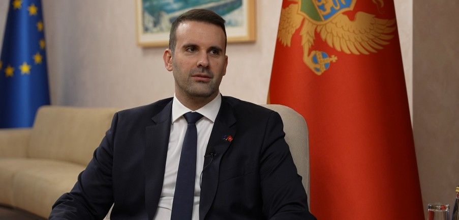 Spajić je naveo da sumnjivi likovi nikada više neće ulagati u Crnu Goru, te da lično za to garantuje i da sporazumi služe kao osiguranje da neće biti korupcije