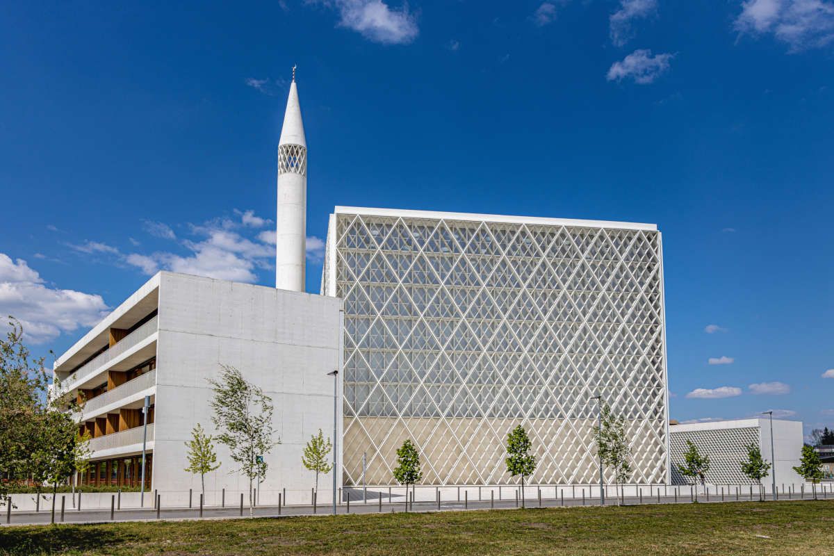 Pored vjerskih aktivnosti, MKC Ljubljana od svog osnivanja aktivno radi na jačanju međuvjerskog i međukulturnog dijaloga