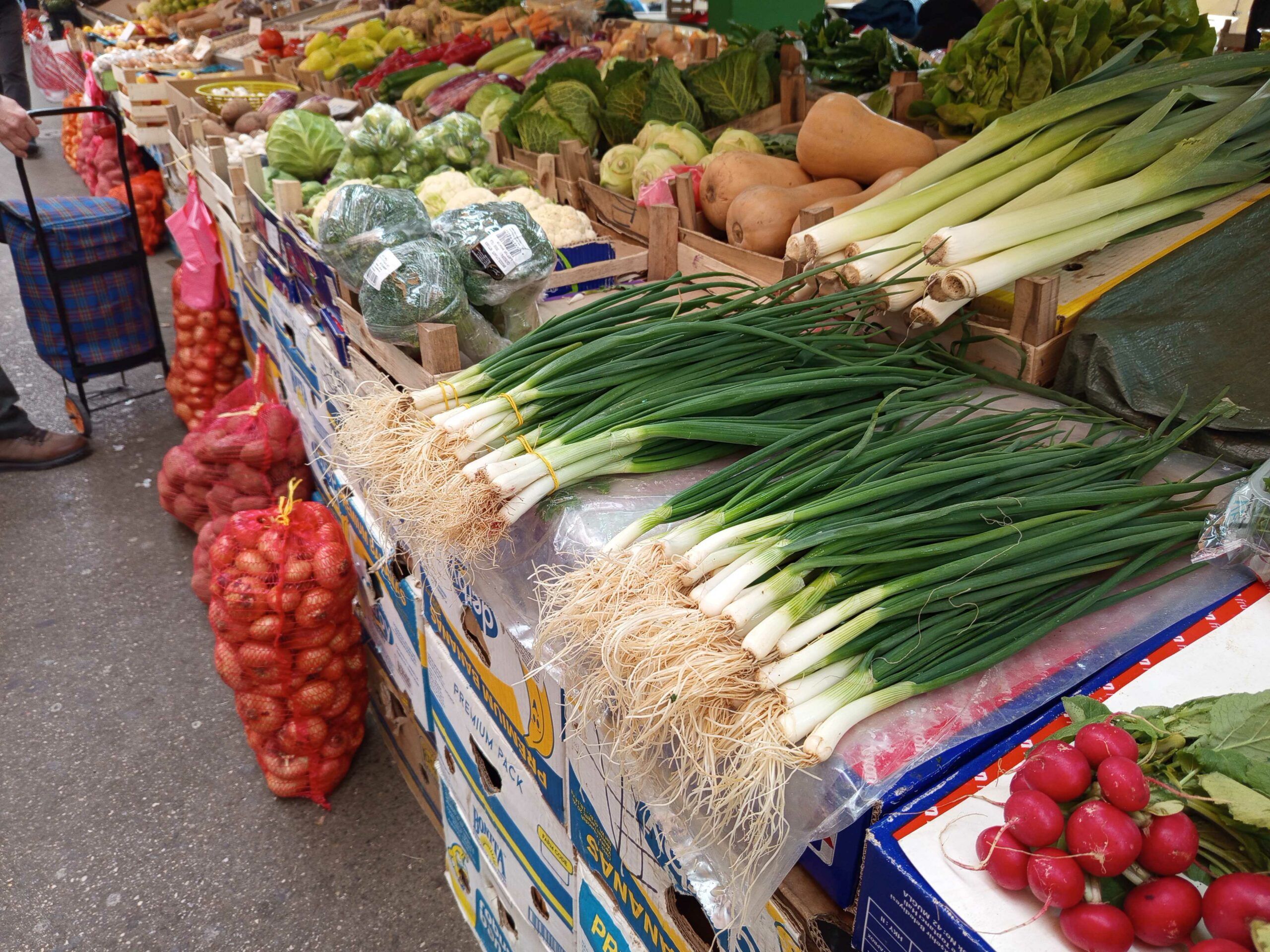 Konačno stiže vrijeme kada će izbor povrća biti raznovrsniji. Ali, važno je da imate novca. 