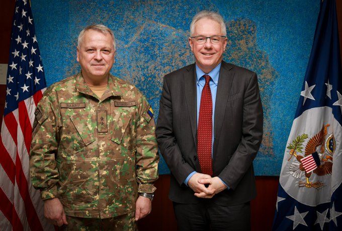 Naglasio sam podršku Sjedinjenih Država snažnom, sposobnom i vidljivom EUFOR-u koji provodi svoj mandat da brani Dejtonski mirovni sporazum...