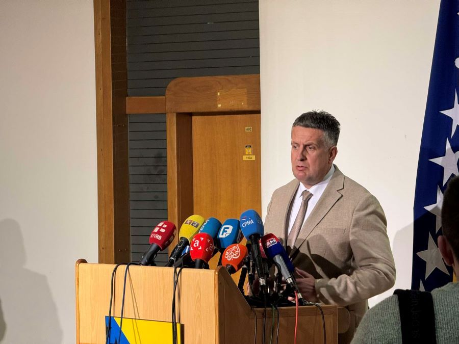 Naglasio je da u političkoj realnosti ne postoji mogućnost da se određeni akteri jednostavno isključe.