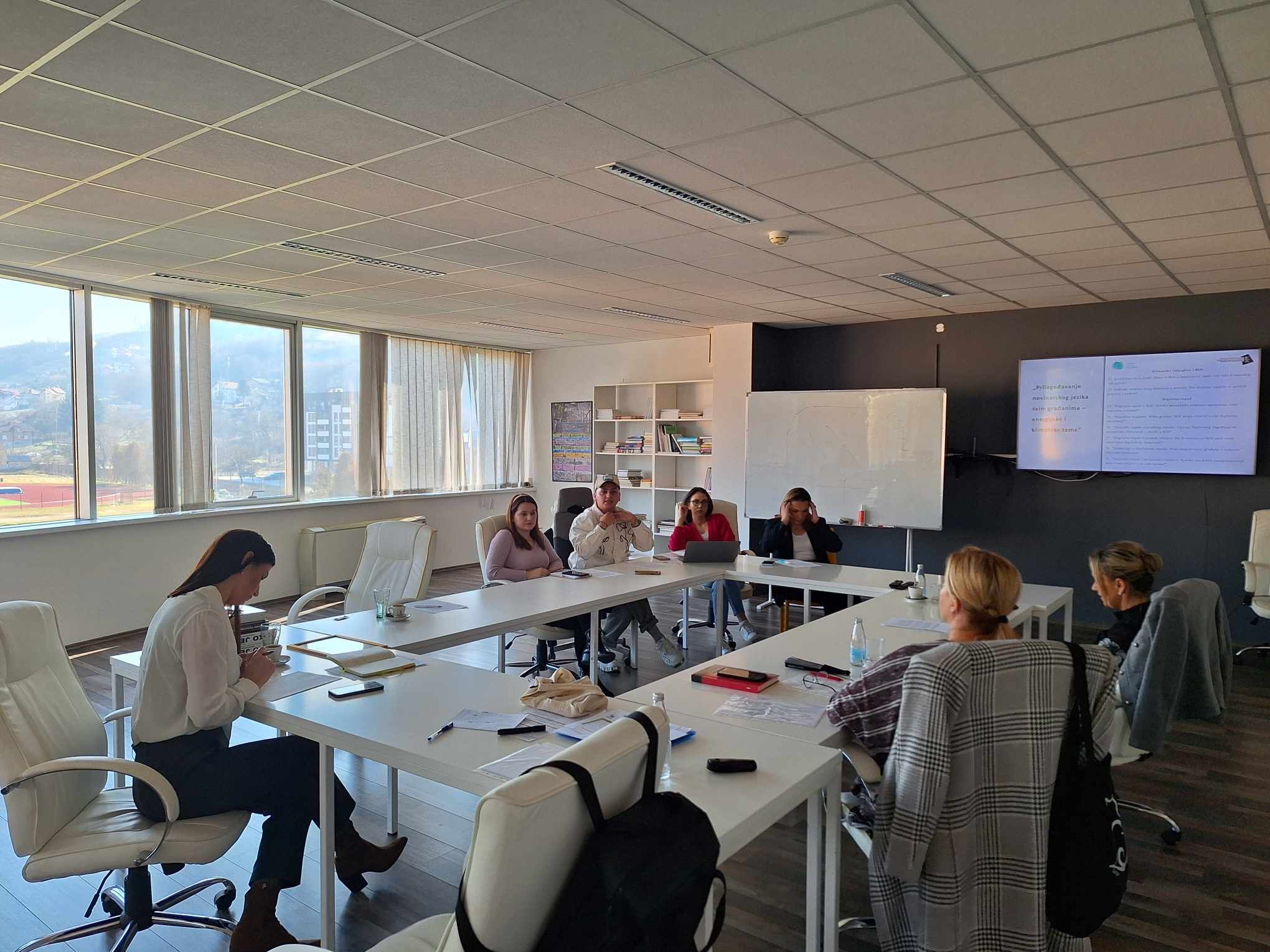 Tokom treninga, predavači su novinare Hayata detaljnije upoznali sa pomenutom tematikom te kroz vježbe praktično pokazali kako mediji treba da prilagode...