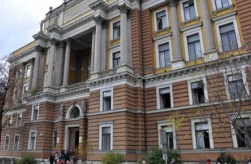 U prvoj akademskoj godini 1946/47. godine, nastava je počela 6. februara 1947. godine, a bilo je upisano ukupno 334 studenta. Od školske godine 1963/64. broj upisanih raste