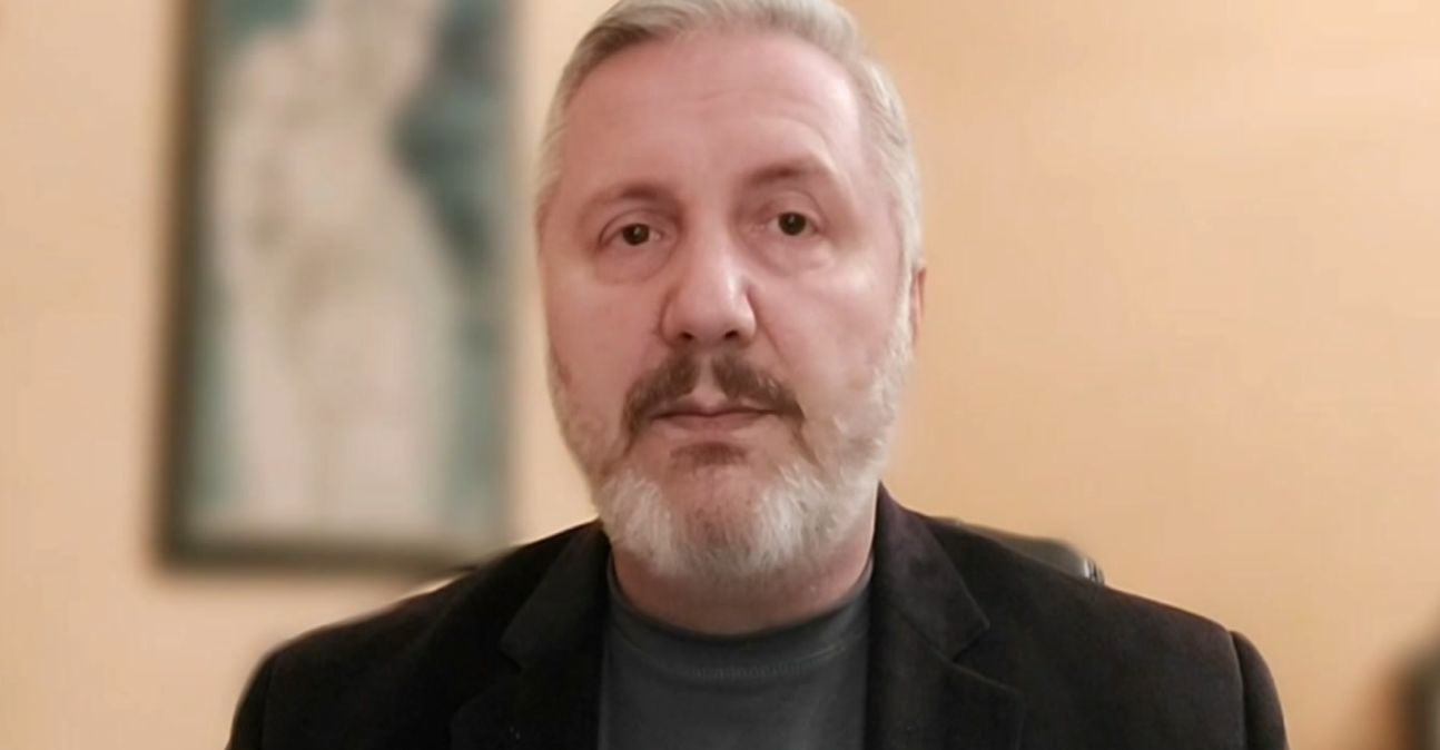 On podsjeća da je neophodno osigurati dvotrećinsku većinu u Narodnoj skupštini RS-a kako bi se izmijenio postojeći Ustav