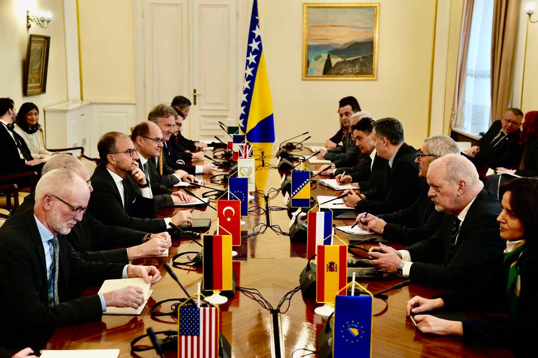 Sastanak je sazvan nakon što je Sud BiH u donio prvostepenu presudu za predsjednika bh. entiteta RS Milorada Dodika.