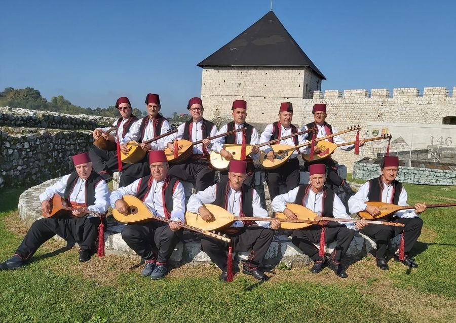 Za kraj razgovora Šljivić je podsjetio na važnost sevdalinke u našoj kulturi uz nadu da će njihovo Udruženje biti još dugo zastupljeno u javnom prostoru