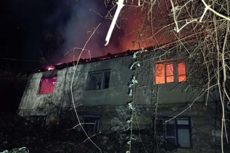 Požar u selu Crvica kod Srebrenice, pomogli vatrogasci iz Srbije