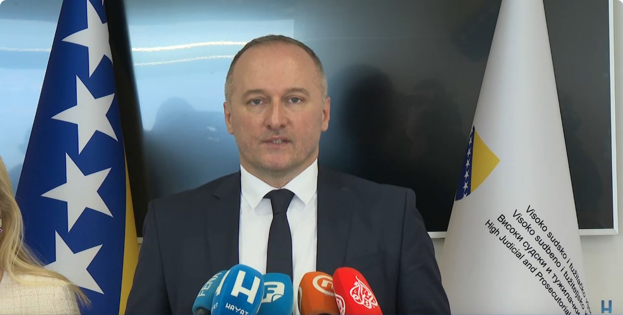 S 11 glasova članova VSTV-a, Bogunić je dobio poziciju predsjednika ove pravosudne institucije