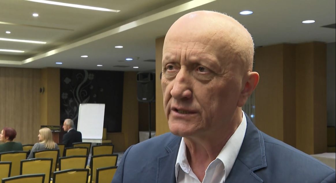 Višegodišnji novinar Ekrem Ferhatović promovisao je svoje knjige pod nazivom "Sportske priče"