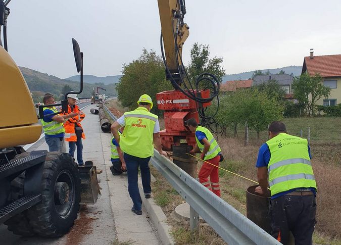 Zbog nižih temperatura upozoravamo na lokalnu poledicu u zasjenjenim dijelovima, kao i preko planinskih prevoja