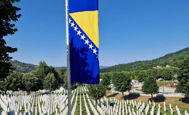 Bosne i Hercegovine ima u Kanadi, glas istine i pravde o genocidu u Srebrenici se čuje u Kanadi, glas Bosne i Hercegovine se čuje u Kanadi, navode iz Instituta