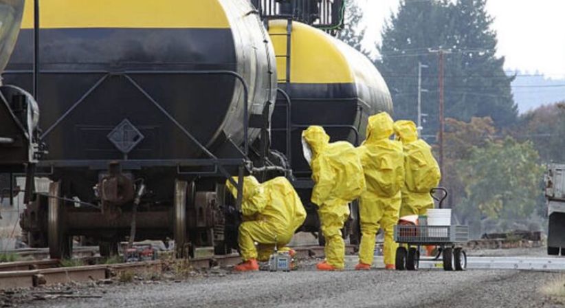 Nesreća se dogodila u 18:25 sati, a beogradski mediji javljaju da kiselina ističe iz cisterne