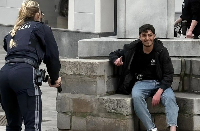 Četrdesetdvogodišnji muškarac koji radi u firmi za dostavu hrane svjedočio je incidentu iz svog automobila