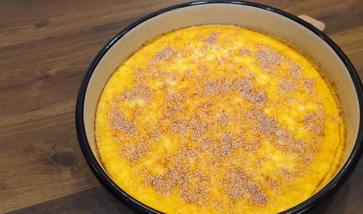 Ova pita ne sadrži bijelo brašno, već samo kukuruzni griz, što je čini odličnom opcijom za sve koji žele zdraviji obrok.