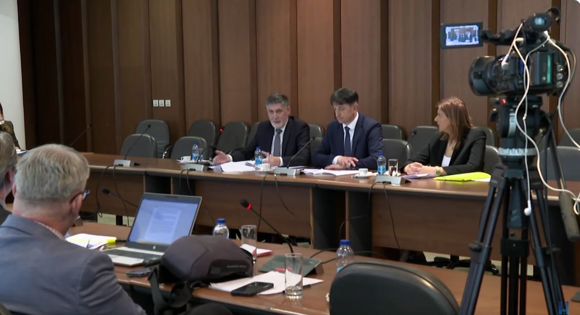 Nakon što je ispitan ministar Edin Forto o zakonu za zeta, danas ravizori o zgradi kuma